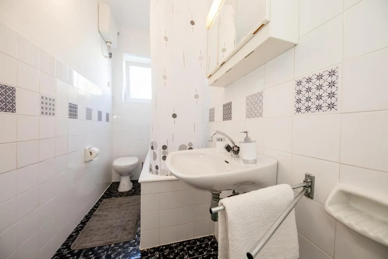 Apartments And Rooms By The Sea Barbat, Rab - 20049 Rab Town Guest house