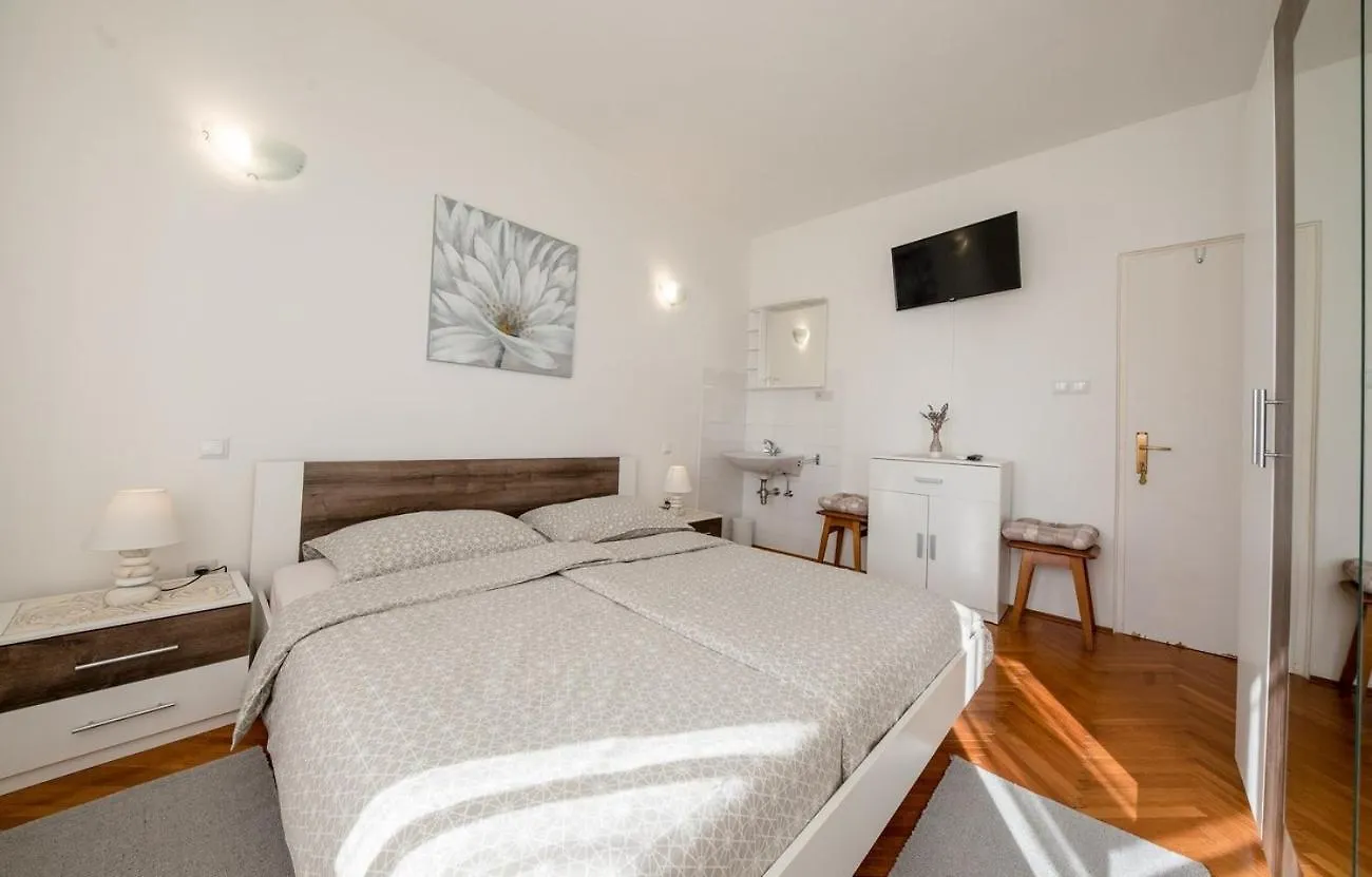 Guest house Apartments And Rooms By The Sea Barbat, Rab - 20049 Rab Town Croatia
